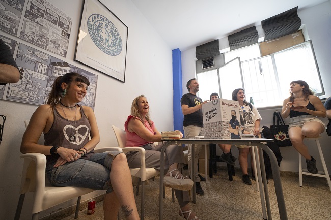 El caso de Juana Rivas, Remama contra el cáncer y otras historietas de Granada en ‘La Revística’

La asociación ‘La Tebeoteca’ ha presentado este fin de semana el nº 9 de esta publicación gráfica de ‘la Granada alternativa’
👇👇👇
elindependientedegranada.es/comunicacion/c…