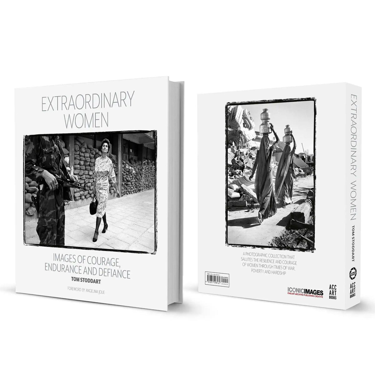 BeanPhoto's tweet image. For sale in the #2Beans Shop: "Extraordinary Women: Images of Courage, Endurance and Defiance" by Tom Stoddart. A photographic collection that salutes the strong will of women through times of war, poverty and hardship. With a foreword by #AngelinaJolie. 
2beans.sumupstore.com/product/tom-st…