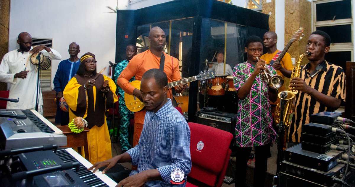 yababaptist's tweet photo. Powerful worship at today's service, focusing on creating an atmosphere for miracles.
#YabaBaptistChurch #YabaBaptist #ChristIsTheAnswer #EffectivePrayer #Faith #Believe #AriseCongress #AriseForImpact #BWABrisbane2025 #NigerianBaptistCongress https://t.co/Wd0oa16ppV
