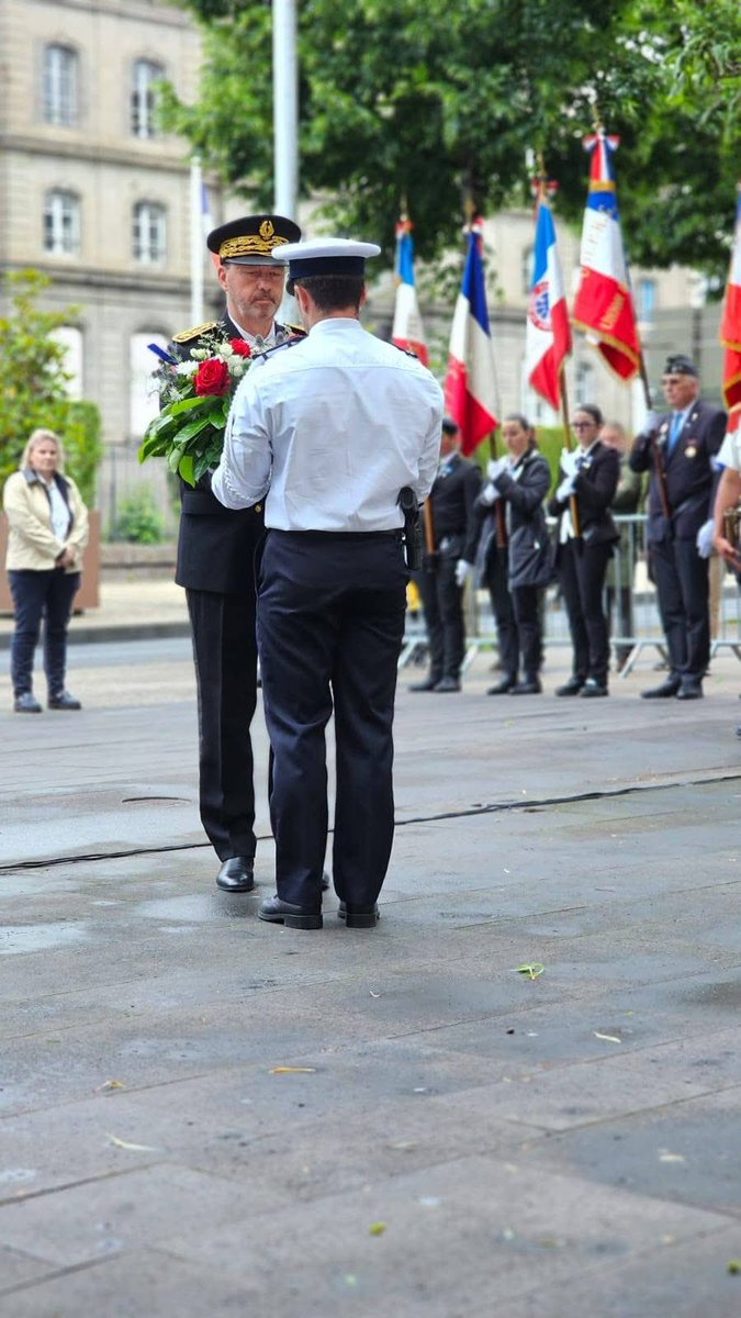 AMY Laurence tweet media