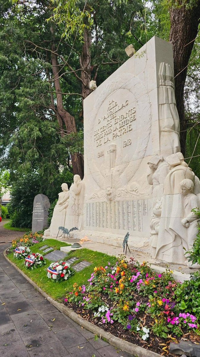 AMY Laurence tweet media