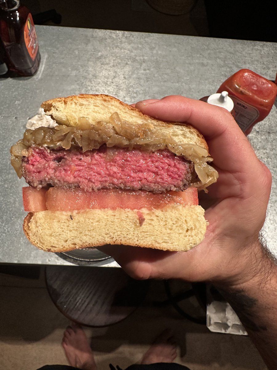 LordTrivia's tweet image. Gm. Here’s some food I made this weekend: 

- Dry aged smoked Wagyu burger on homemade brioche 

- brown butter choco chip coonies 

- ham egg and cheese on homemade brioche French toast (monte cristo) 

- 8hr smoked beef ribs.