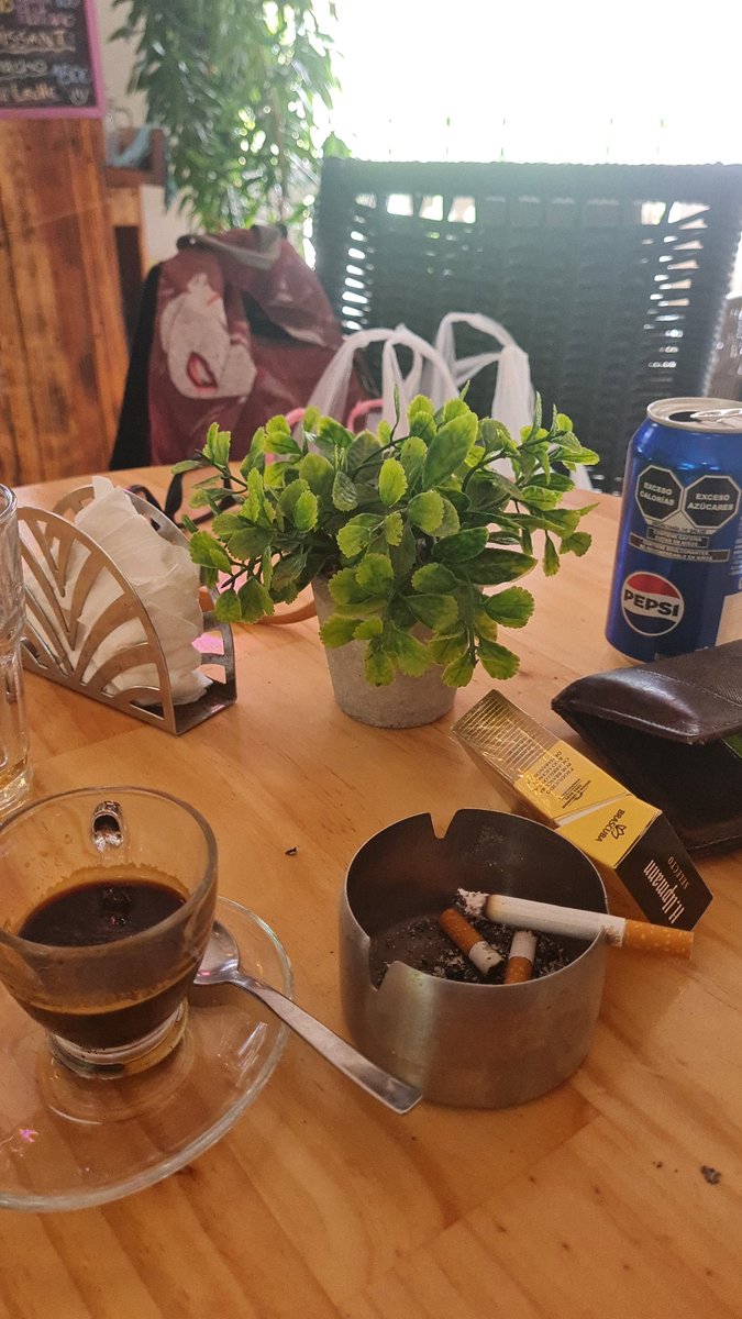 Tengo un(a) plan(ta) porque no quiero que se me vaya la luz,me voy a vivir a una taza de café,taparme con borra y borra eso chikillo que tu no eres un alzao,ay abuela ya,no ay ya nada borra eso,puejeso bo(bo)rrón y cuenta nueva que se cuenta como tía tata contaba sus cuentos