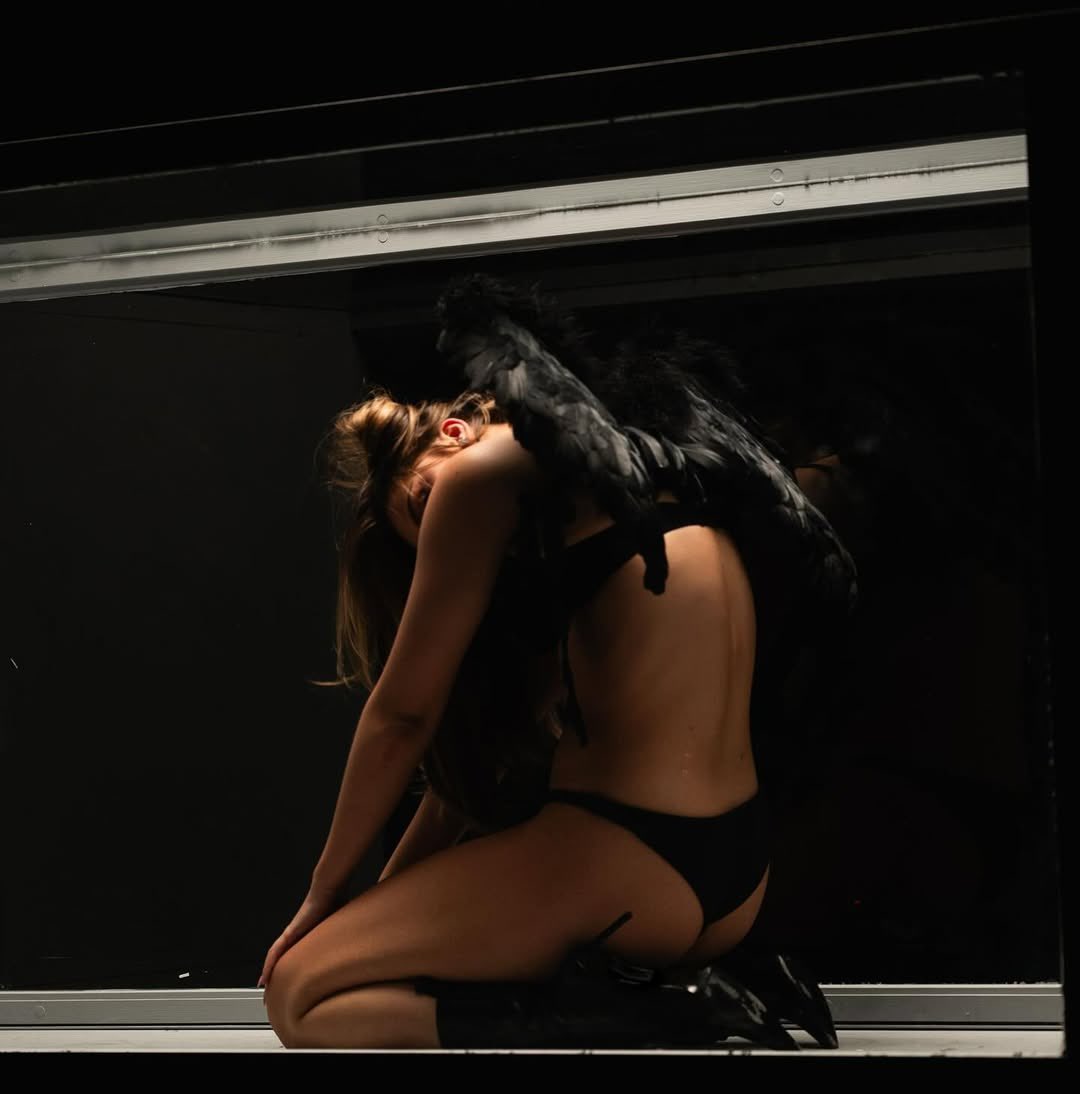 didtaterelease's tweet photo. this ethereal dark angel https://t.co/z6lkT7ZMta