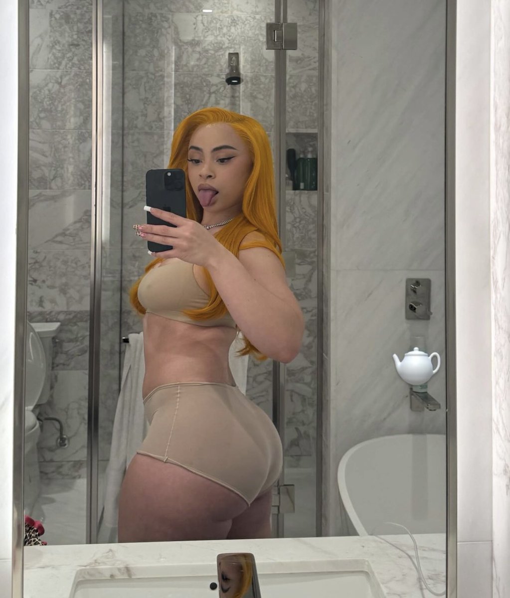 Mirror pics with Ice Spice 🤳