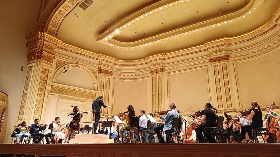 OSM (@os_madrid) on Twitter photo ✨ ¡Entre bambalinas en el <a href="/carnegiehall/">Carnegie Hall</a> ! ✨
📸Os traemos estas increíbles imágenes del ensayo previo al gran concierto en el icónico <a href="/carnegiehall/">Carnegie Hall</a> de Nueva York🗽🏛️
👉Lo que fue sin duda una experiencia inolvidable 🤗 ✨ ¡Entre bambalinas en el <a href="/carnegiehall/">Carnegie Hall</a> ! ✨
📸Os traemos estas increíbles imágenes del ensayo previo al gran concierto en el icónico <a href="/carnegiehall/">Carnegie Hall</a> de Nueva York🗽🏛️
👉Lo que fue sin duda una experiencia inolvidable 🤗