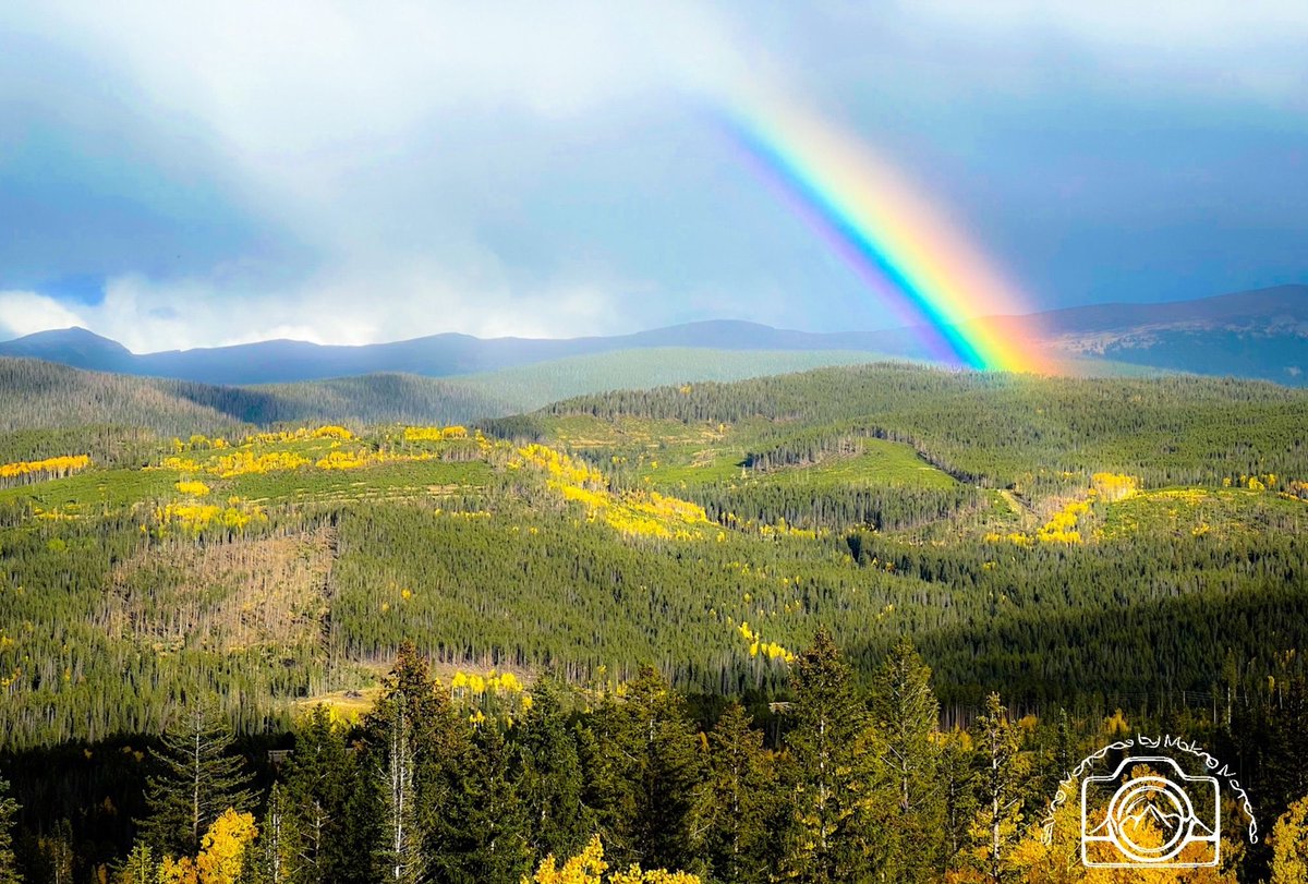 erinmdorffette's tweet photo. Nothing like a beautiful show from #nature in the form of a #colorful #rainbow!! #colorado #colorfulcolorado #rainbows #ilovecoloRADo #savingmemoriesbymakingmemories #getoutside #liveoutdoors #livelife #pride #playwinterpark 

https://t.co/yofyzgUdWw https://t.co/GS3aMrt4jw