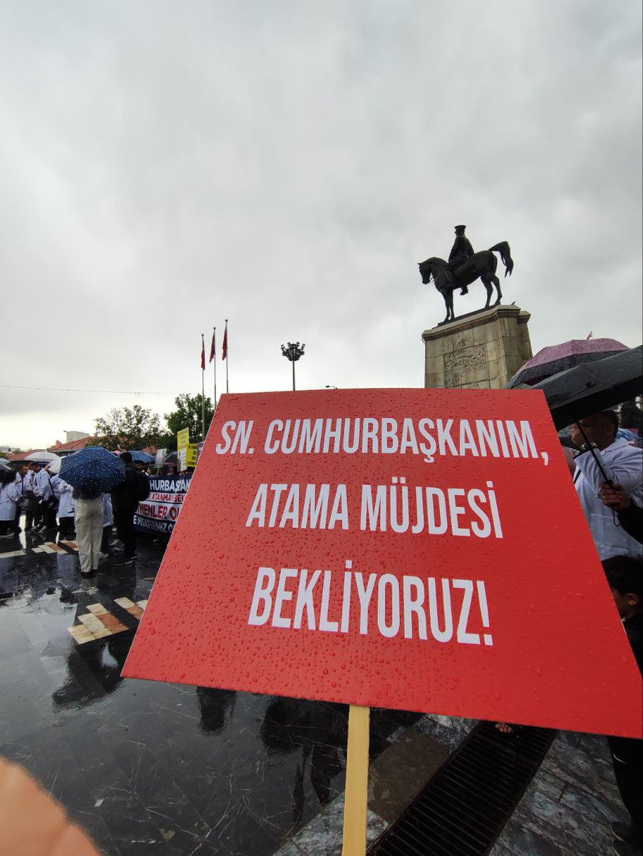 📌 #AdımEkatamaUmudumCb etiketiyle seslerini duyurmaya çalışıyorlar!

Ek atama bekleyen öğretmenler, Twitter’da başlattıkları kampanyayla Cumhurbaşkanı'na çağrıda bulunuyor.