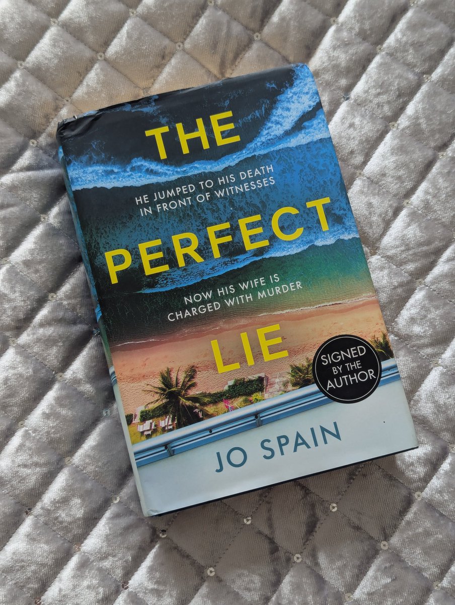 Finished #ThePerfectLie by Jo Spain yesterday. It was easy to read since I read most of it in one sitting but I didn't find it that gripping. Another one for the unhaul pile sadly but at least I'm getting through my physical TBR finally 😂