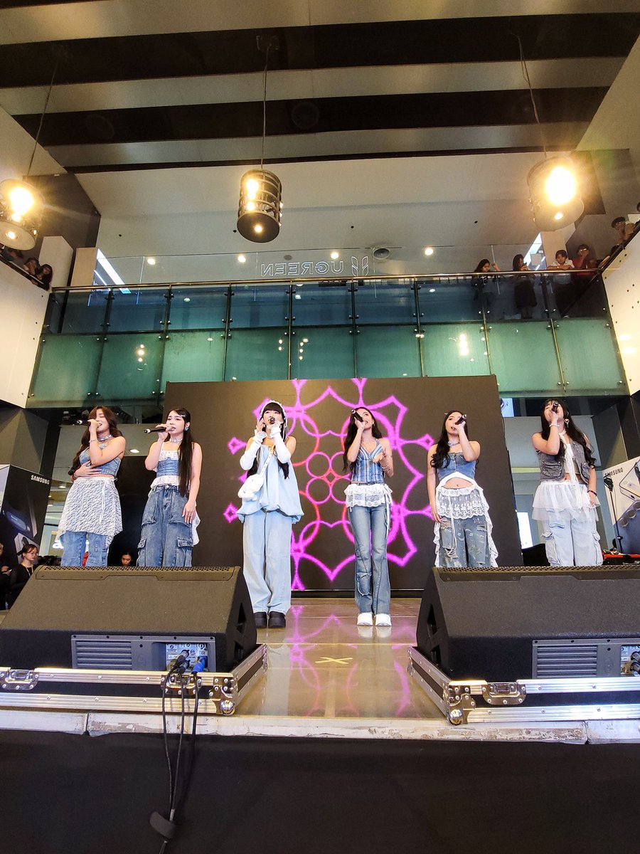 viva_records's tweet image. ICYMI: @pixieofficialph performed tonight at #PPOPFestAtSMNorthEdsa

#pixieofficialph
#pixieph