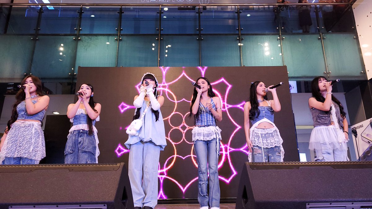 viva_records's tweet image. ICYMI: @pixieofficialph performed tonight at #PPOPFestAtSMNorthEdsa

#pixieofficialph
#pixieph