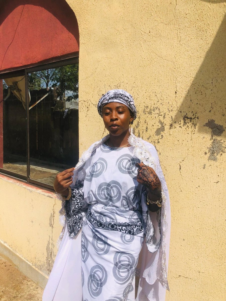 Just trying on my mum's dress to see how I look 🥰

It's my first time in iro and buba and I think I love it 🤗

Eid day 3