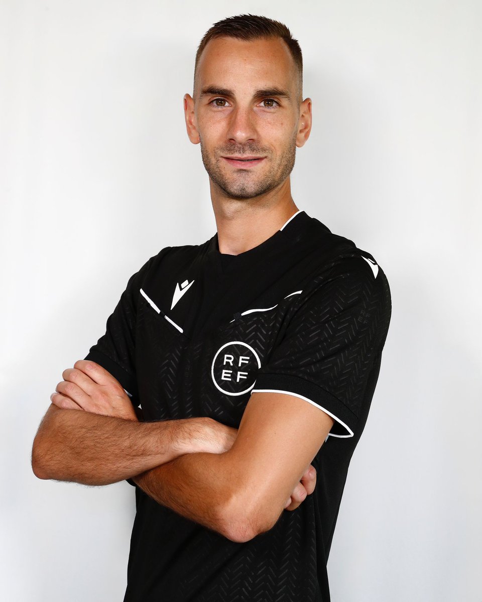 Federación Riojana de Fútbol (@fedriojafutbol) on Twitter photo ⚖️⚽ El árbitro asistente de Primera Federación del CTA
<a href="/fedriojafutbol/">Federación Riojana de Fútbol</a>, Enrique Acero, participó ayer sábado en el partido Real Murcia - Nástic de Tarragona de ascenso a Segunda División ⬆️👏💪.
#ArbitrajeRiojano
#CrecemosJuntos ⚖️⚽ El árbitro asistente de Primera Federación del CTA
<a href="/fedriojafutbol/">Federación Riojana de Fútbol</a>, Enrique Acero, participó ayer sábado en el partido Real Murcia - Nástic de Tarragona de ascenso a Segunda División ⬆️👏💪.
#ArbitrajeRiojano
#CrecemosJuntos