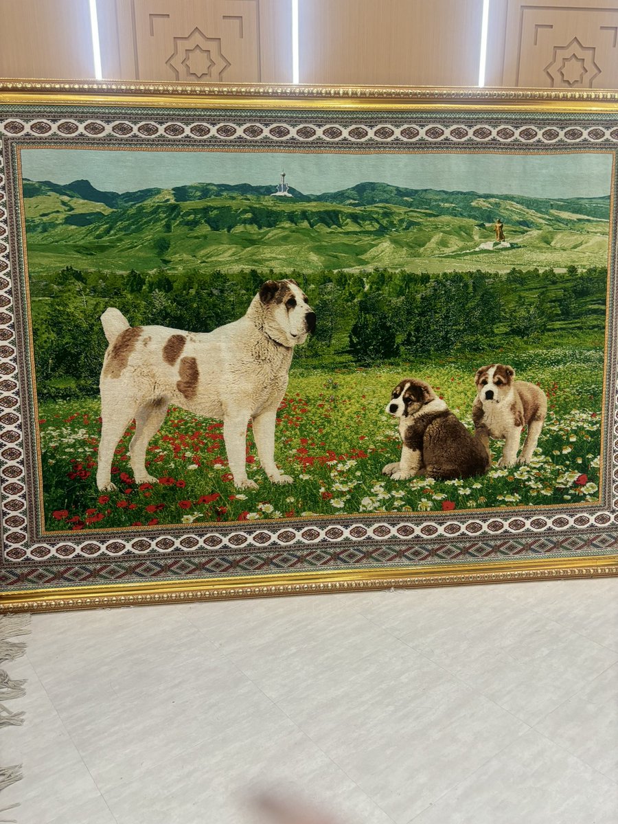 万博のトルクメニスタン館！ 羊の帽子と服着れました！