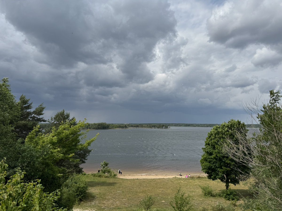 Am heutigen Pfingstsonntag kräftige #Schauer mit starken Windböen in der #Lausitz.