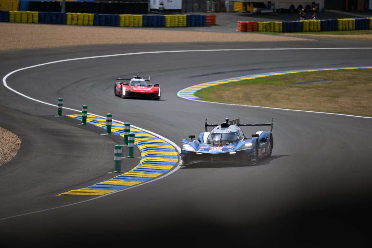 les_alpinistes's tweet photo. 📸 Journée test aux 24 Heures du Mans avec l’Alpine A424.
Premiers tours de roues 2025 pour l’Alpine Endurance Team sur le Circuit de la Sarthe.
En piste : #35 et #36, pleins gaz vers le défi du double tour d’horloge.
#LeMans #AlpineA424 https://t.co/Gm6omL2D5f