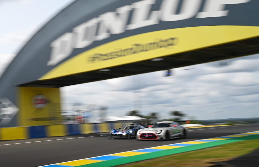 les_alpinistes's tweet photo. 📸 Journée test aux 24 Heures du Mans avec l’Alpine A424.
Premiers tours de roues 2025 pour l’Alpine Endurance Team sur le Circuit de la Sarthe.
En piste : #35 et #36, pleins gaz vers le défi du double tour d’horloge.
#LeMans #AlpineA424 https://t.co/Gm6omL2D5f