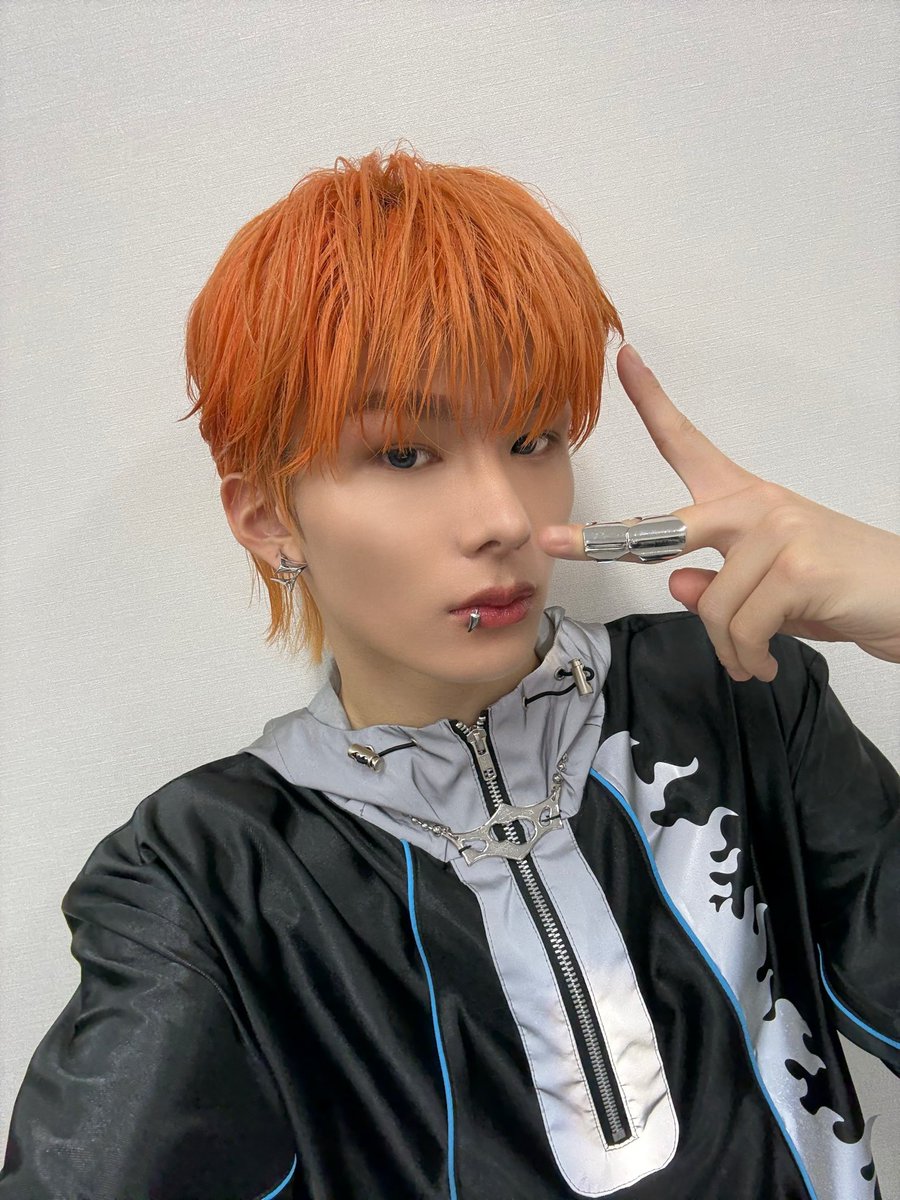 aoen_members's tweet photo. 💙from. #京助 #KYOSUKE☀️
オープンスペースライブin宮城🦭

#aoen #アオエン https://t.co/NwNbbWnSLb