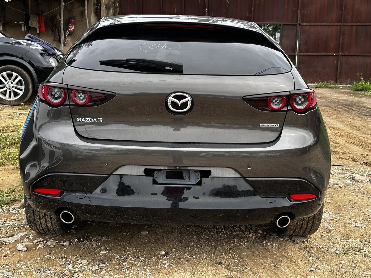 The 2019 Mazda3 Hatchback has a ground clearance of approximately 5.5 inches. This is equivalent to 140 mm or 13.5 cm.