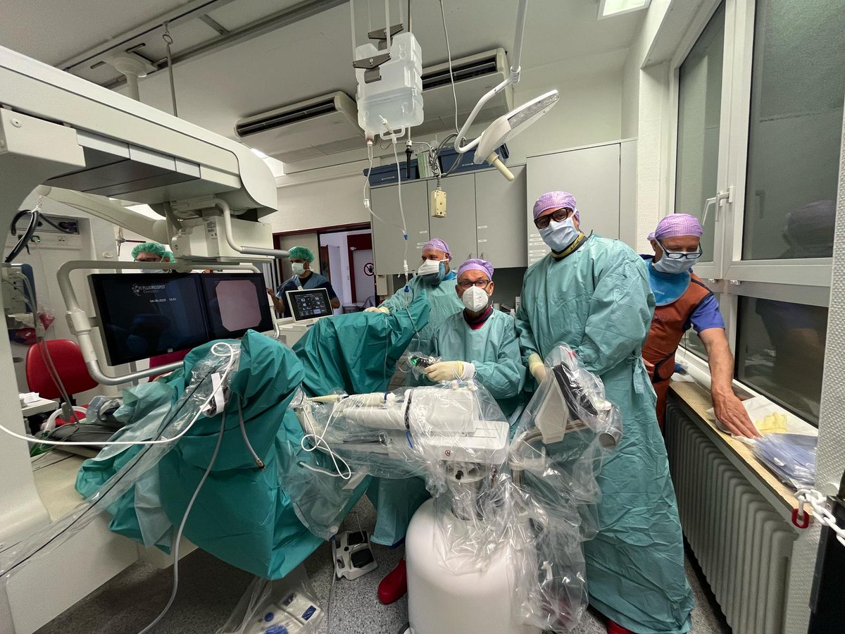 Housen (@housbow) on Twitter photo Smaller scope is necessary for RIRS.
Same for RIRS Robot
#ILY_ROBOT is the only FURS Robot which can work in all shape of OR specially small one like this photo
Because compact
Light 50 kg
No console 🎮
Let's destroy stones 🎮 🦾 
#MadeinFrance 🇫🇷
#Urology
#Kidney_stones Smaller scope is necessary for RIRS.
Same for RIRS Robot
#ILY_ROBOT is the only FURS Robot which can work in all shape of OR specially small one like this photo
Because compact
Light 50 kg
No console 🎮
Let's destroy stones 🎮 🦾 
#MadeinFrance 🇫🇷
#Urology
#Kidney_stones