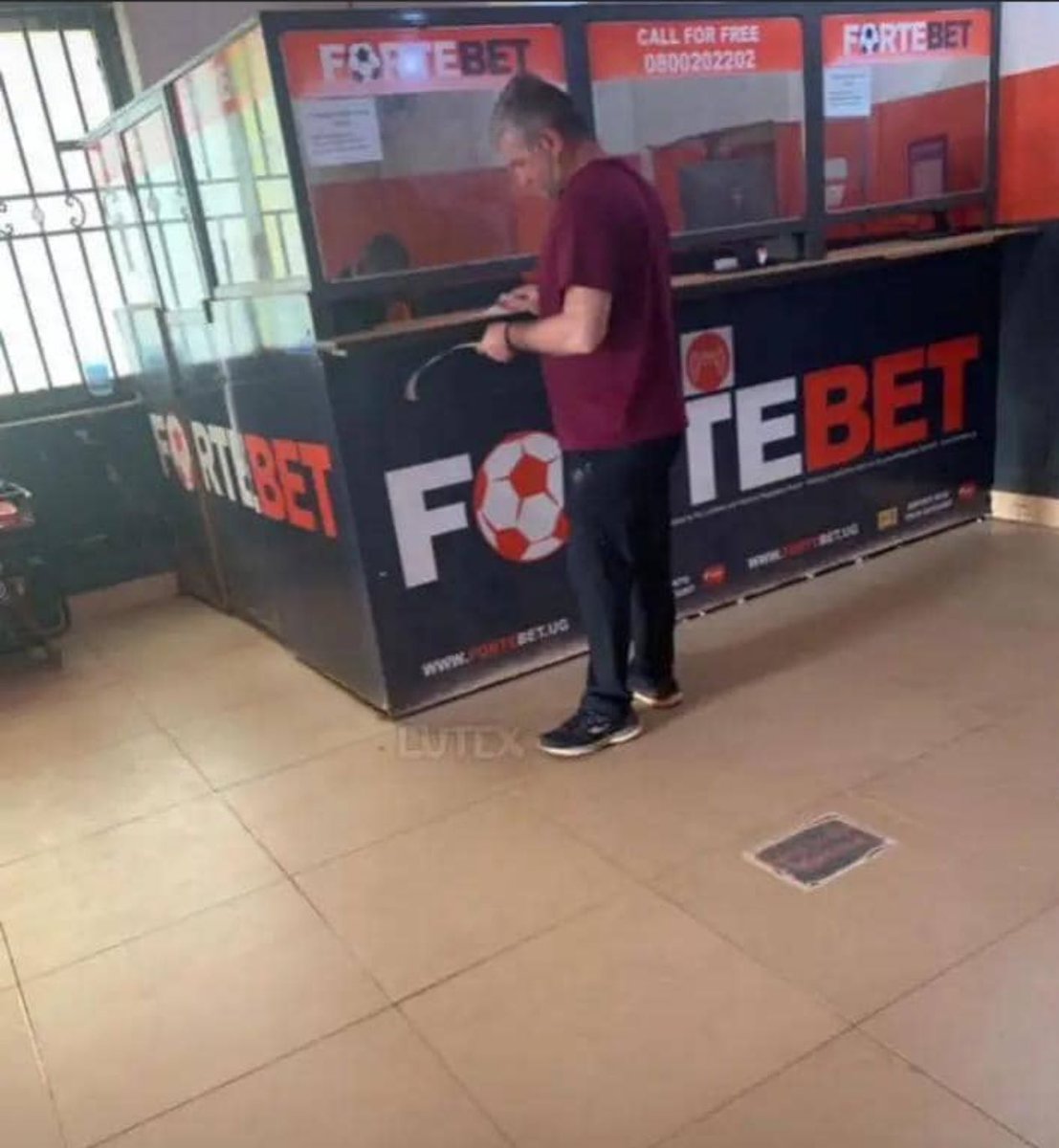 Esau_Matsiko's tweet photo. Investor looking for capital 😂 https://t.co/hkDCJhrGVr