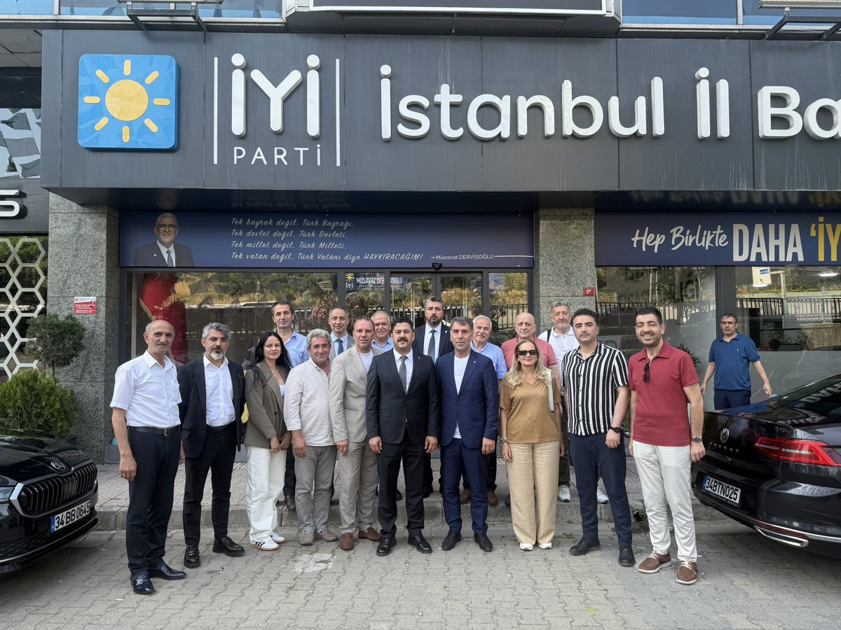 İlçemizdeki bayramlaşmanın ardından, İl Başkanlığımızdaki bayramlaşma programına da katıldık teşkilatımızla bir araya geldik. Bu bayram gününde dayanışmanın ve kardeşliğin güzel örneklerini yaşadık. Teşkilatımıza ve milletimize sağlık, huzur ve esenlik dolu bir bayram diliyoruz.
