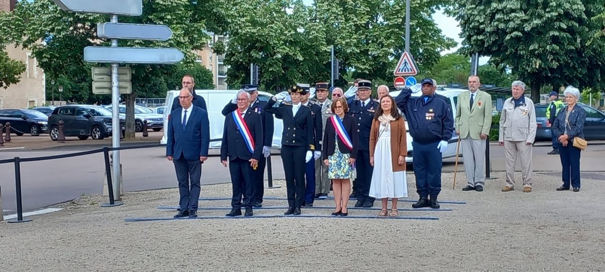 Préfet de l'Yonne 🇨🇵🇪🇺 (@prefet89) on Twitter photo 08.06 | 🇫🇷 #Cérémonie en l'honneur des Morts pour la France en #Indochine présidée par Madame Clémence Choutet, directrice de cabinet du <a href="/PrefetYonne/">PrefetYonne</a>.
Mémoire de la Nation reconnaissante, reliée par l’amitié entre les peuples à des pays devenus des partenaires de confiance. 08.06 | 🇫🇷 #Cérémonie en l'honneur des Morts pour la France en #Indochine présidée par Madame Clémence Choutet, directrice de cabinet du <a href="/PrefetYonne/">PrefetYonne</a>.
Mémoire de la Nation reconnaissante, reliée par l’amitié entre les peuples à des pays devenus des partenaires de confiance.
