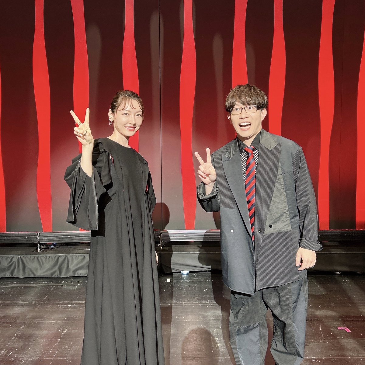 hanazawa_staff's tweet photo. #東京喰種FES 来てくださった皆さま、ありがとうございました☺️
そして改めて東京喰種10周年おめでとうございます🎉
久々にリゼをたっぷり演じられて嬉しかったです！アーティストの皆さまも最高！！！としくん一緒だったよ🥸✨ https://t.co/eWOCVS5TNe