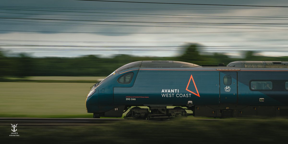 JamesHardingFX's tweet image. Gloomy 🌧️
Here is @avantiwestcoast’s 390046 charging southbound on 1A22, Manchester Piccadilly to London Euston. (08/06/2025)
•
@AlstomUK
@Alstom
@networkrail
@nationalrailenq
•
#Rail #Railway #RailwayPhotography #photography #photo #photographer #avantiwestcoast