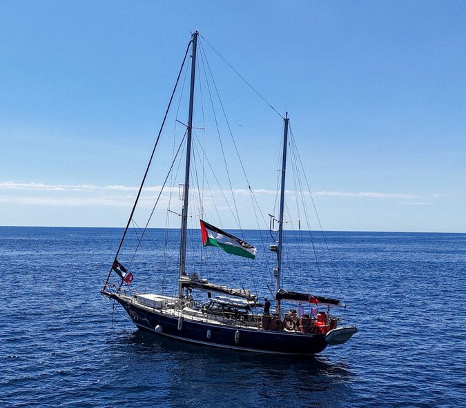 Madleen Gemisi, şu an Gazze açıklarında.

İçinde silah yok, sadece mama, ilaç, protez ve insanlık var.

12 cesur insan Gazze’ye umut götürüyor.

İsrail gemiyi durdurmak istiyor.

Bu sadece bir yardım değil, vicdan sınavıdır.

Sessiz kalma. Paylaş, yay, sahip çık.

#MadleenGemisi