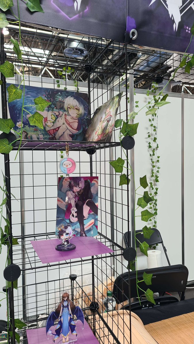 For any Dokomi friends looking for Laimu merch, there are some beautiful prints (art by Yongdal) at booth 10E25 Obsidian Castle!