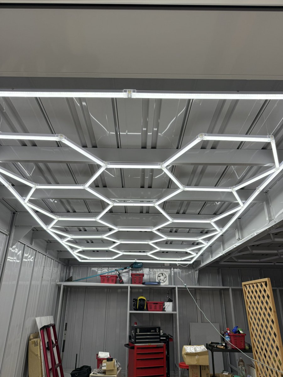 ガレージにハニカム付けた