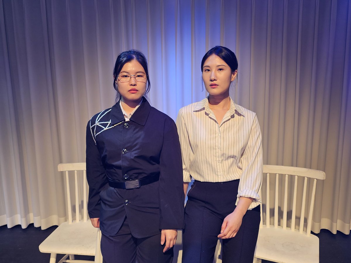 JustPlay_HADA's tweet photo. 연극 <인어의 손> 막공 기념✨

<인어의 손>을 즐겨 주신 관객 여러분께서도 반가우실👀
A팀과 B팀, 더블 캐스트의 귀엽고 화목한 컨셉샷을 공개합니다!🌊🩵 https://t.co/D11zjVG5M3
