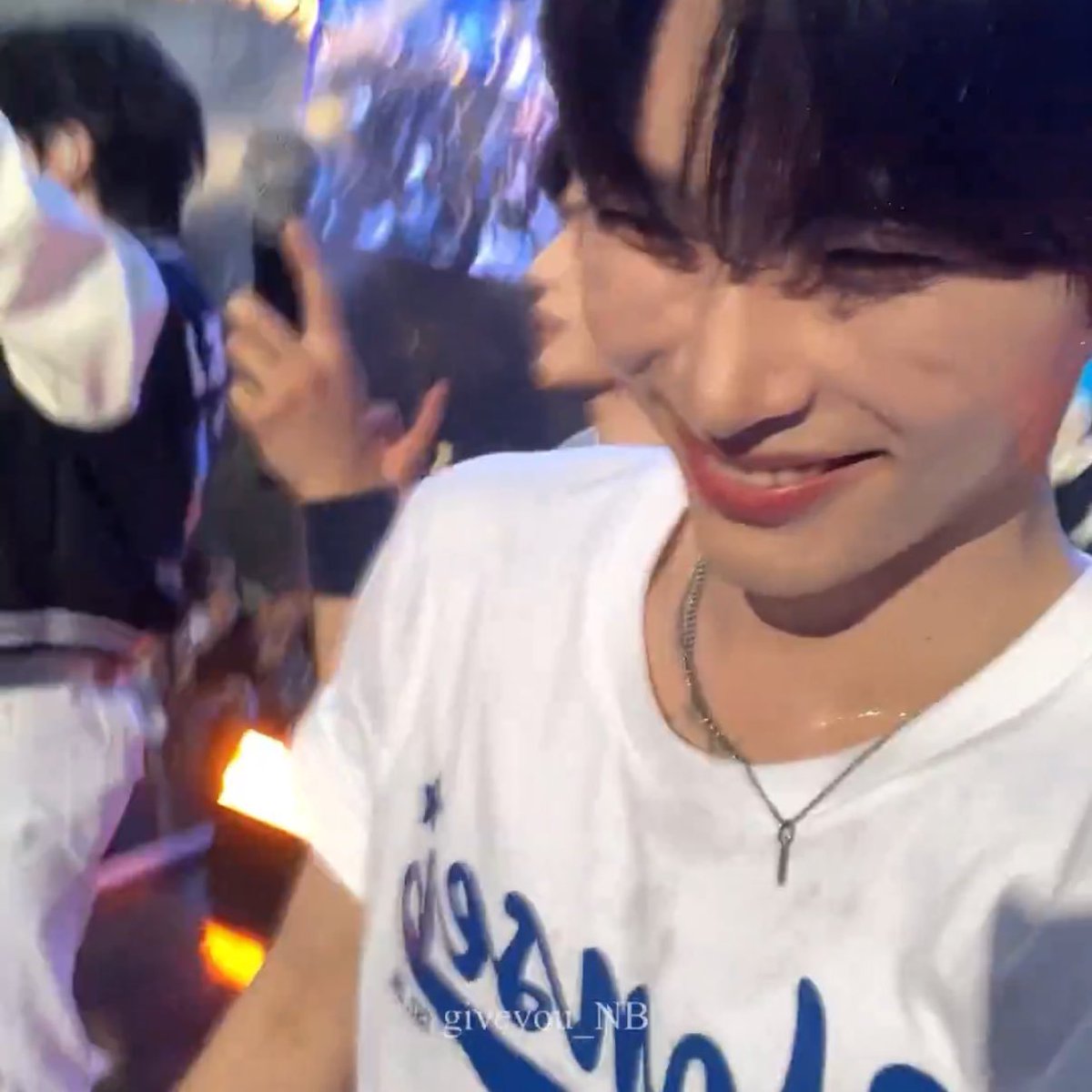 rininiiii's tweet photo. happiness looks good on you ☹️ https://t.co/iaPwV8qB9b