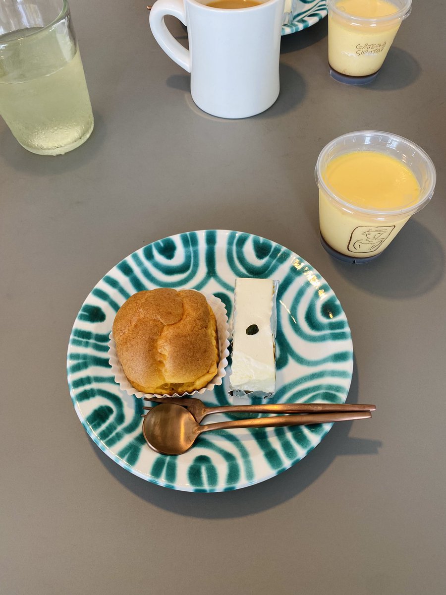 おやつにしろたえのケーキを🍰🍮🧁
母とたくさん話しすぎて、喉がカサカサになった。笑　たのしい週末🍃

#しろたえ
