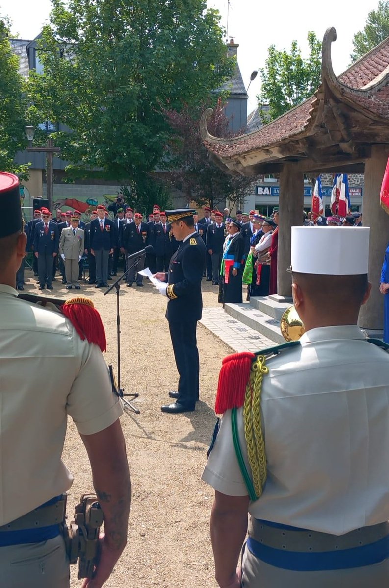 🇫🇷 François de Keréver, préfet des #CôtesdArmor, a présidé la cérémonie d'#hommage aux morts pour la France en #Indochine, à #Dinan.