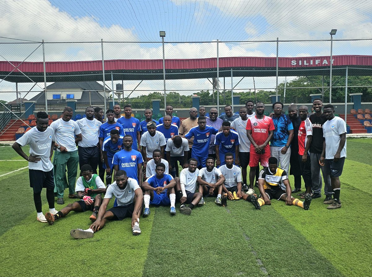 musbauceo's tweet image. Ekiti FC won the 2nd edition of #KwaraSouthFootballFiesta 

1. Ibolo 2 - 1  Igbomina 
2. Ekiti 3 - 1  Ibolo
3. Ekiti 2 - 0 Igbomina 

An honour hosting brothers from Kwara South @zeemsarena 👏 #VisitOffa  cc @SirJarus  @Tony1giggs  @Optimistic_Ade @PeeGeeMax