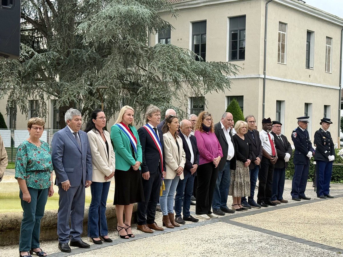 HeleneLaporteRN's tweet image. 🇫🇷 Ce matin à #Tonneins pour la cérémonie d'hommage aux morts pour la France en #Indochine. Des dizaines de milliers de soldats y laissèrent leur vie de 1946 à 1954, honneur à eux !