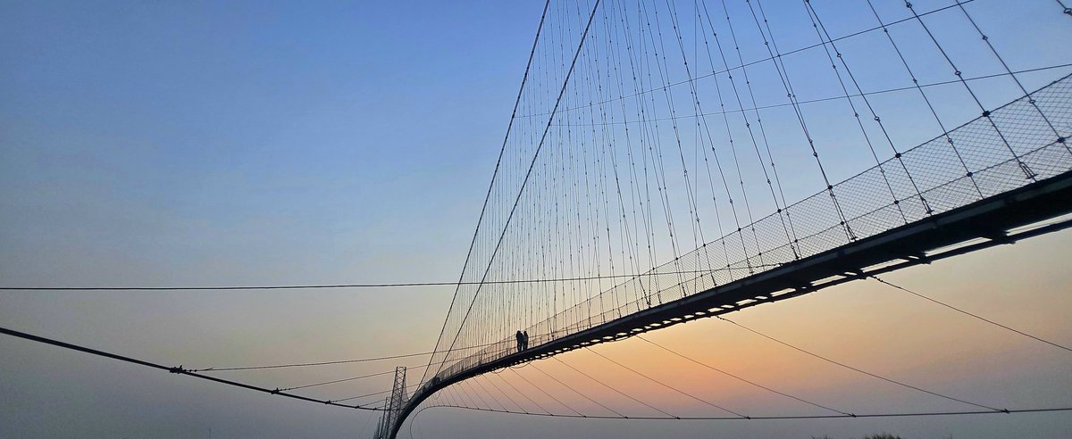bishodip's tweet photo. Bridge & Sunset.
#Samsung #ZFlip6 #mobilephotography https://t.co/ieeKdYv0GI