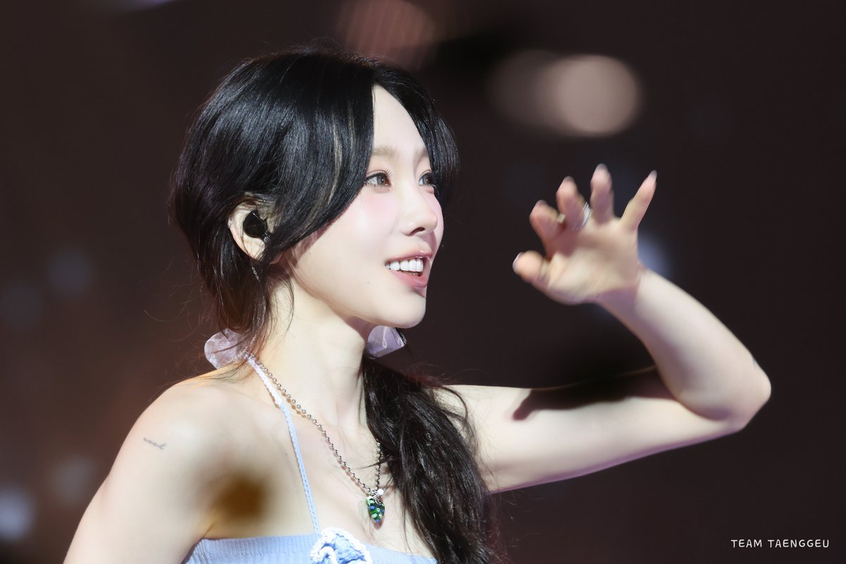TeamTaenggeu's tweet image. 250607 The TENSE in Hong Kong
🦋
#태연 #Taeyeon
#TAEYEON_TheTENSE_in_HONGKONG
#TAEYEON_TheTENSE
#TheTENSE
#GirlsGeneration #소녀시대