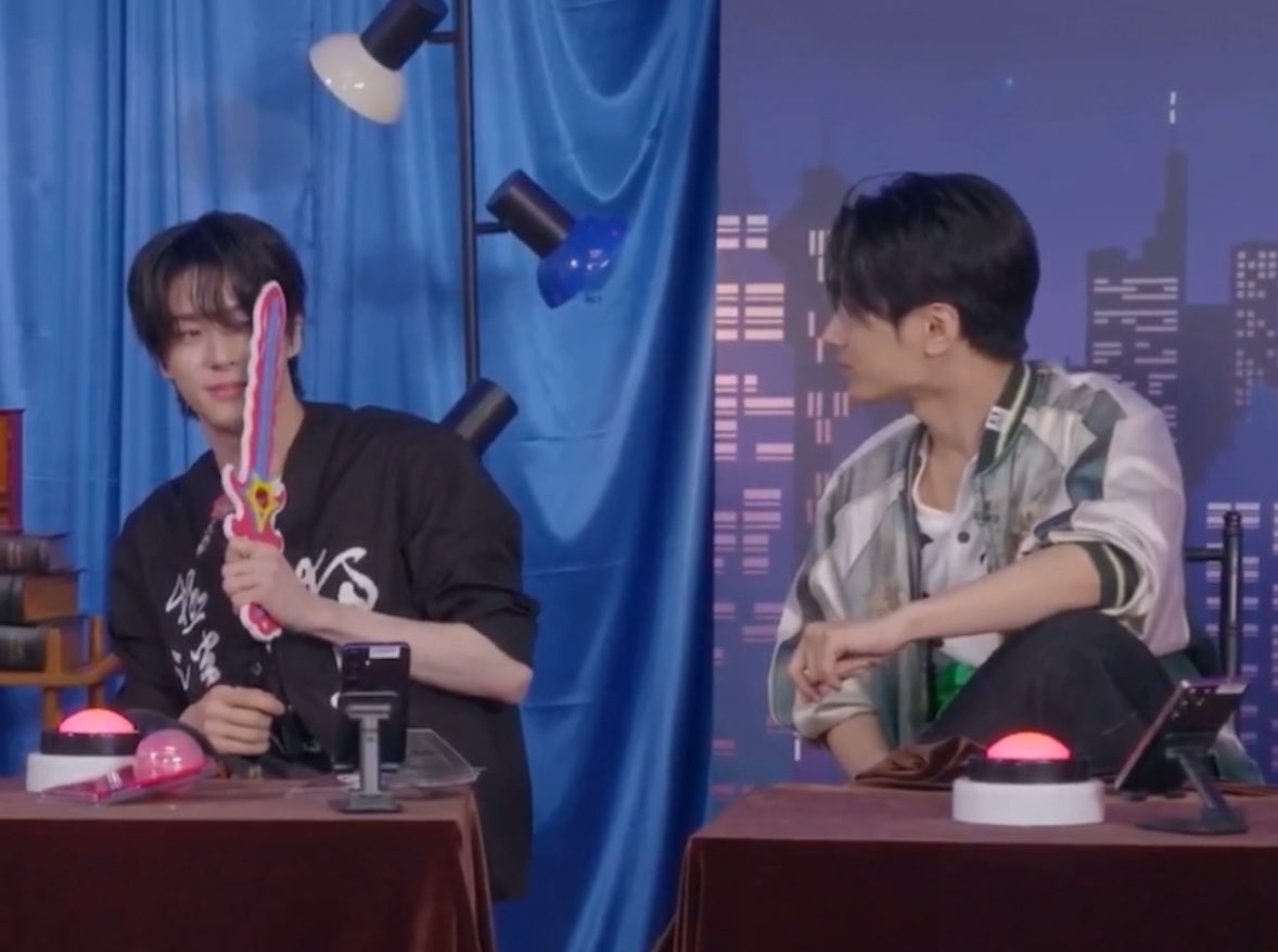 네컷 그만 말으라고 ㅜㅜ 아 
정식 꽁트도 이렇게 짜긴 어려울듯 ㉦㉥