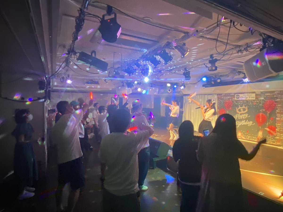 しみずりつ生誕＆卒業ライブ
来てくださりありがとうございました！！
ほんとにほんとに
みんなからの愛を感じました💞
またいつか絶対あいたい！
本当に幸せな時間をありがとう！！！！！
23時くらいから配信します！
撮ってくださったお写真もまってます！
事故画でもなんでも嬉しいです！！W