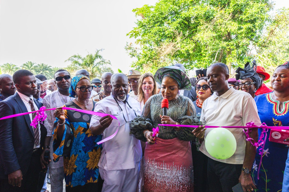 PriscillaOtti's tweet image. Yesterday, I had the honor of launching Safepad Production Nigeria, a groundbreaking initiative that promotes menstrual hygiene, sustainable innovation, and inclusivity. This antimicrobial-treated reusable menstrual pad is more than just a product - it's a symbol of hope,…