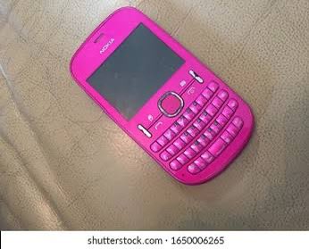boojunjua's tweet photo. When I remember wetin these phones use my eyes see, ago just burst tears especially “Lenovo” 😭 @DanielRegha @DailyPostNGR @instablog9ja https://t.co/NU17AsOyS9