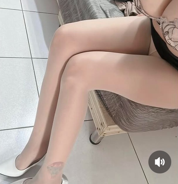 從小腿慢慢摸上來到大腿吧🥰
阿姨喜歡情調🥰
#楊梅