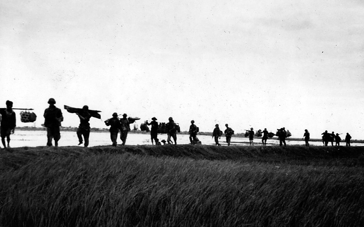 #8Juin
Entre 1946 et 1954, le #3REI a combattu en Indochine. Le 3e Etranger a payé un lourd tribut à la gloire dans cette guerre : 77 officiers, 364 sous-officiers et 3396 légionnaires sont tombés sous les plis de son drapeau.