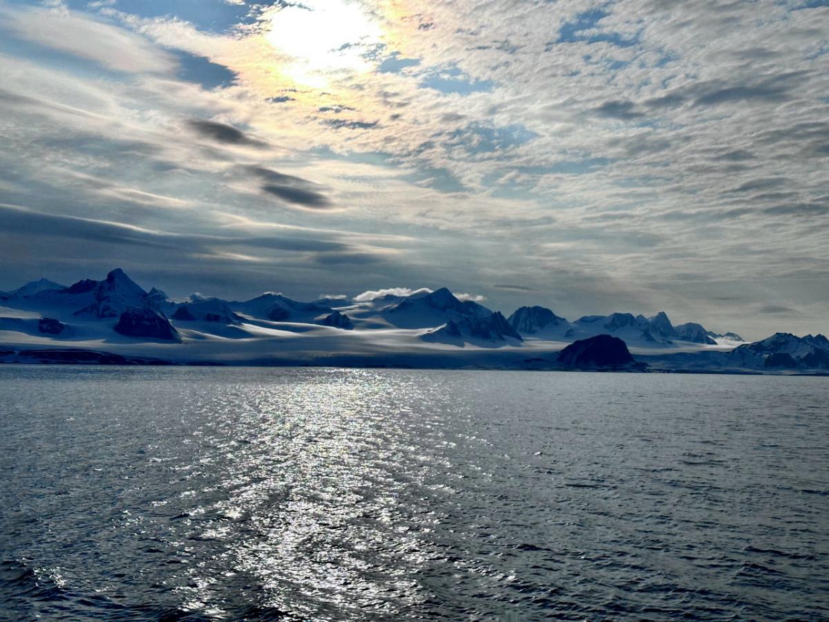 Two years ago today, I set sail on one of the most extraordinary adventures of my life — an artist residency aboard a tall ship in the Arctic. 🌊❄️

Explore the work and reflections that emerged from this unforgettable experience:
👉 frankhorvat.com/projects/arcti…

#NatureInspires