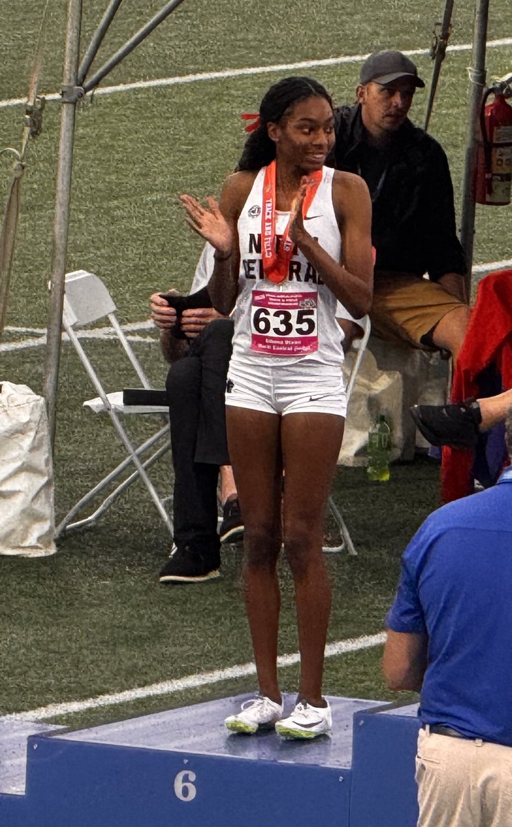 bconfident9's tweet image. Seasons best (4x100 relay) plus 3 School Records broken Saturday Night at the state meet. Top left 400 meter relay 46.97.
🚨School Records broken 🚨Top rt Kaelina Matthews 800 meters 2:12.61, bottom left Athena Dixon 300 meter hurdles 43.59, Bottom Right 4x800 meter relay 9:12.91