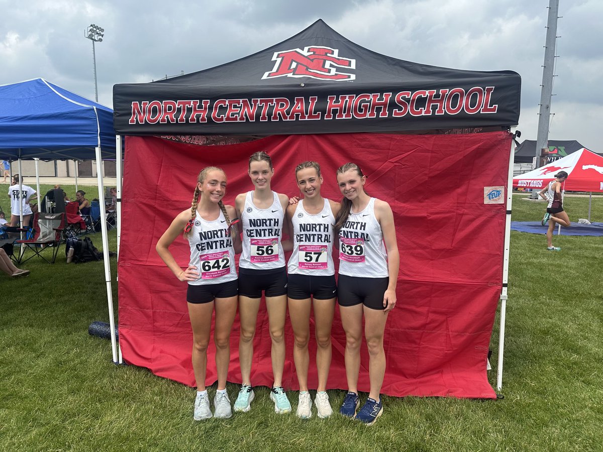 bconfident9's tweet image. Seasons best (4x100 relay) plus 3 School Records broken Saturday Night at the state meet. Top left 400 meter relay 46.97.
🚨School Records broken 🚨Top rt Kaelina Matthews 800 meters 2:12.61, bottom left Athena Dixon 300 meter hurdles 43.59, Bottom Right 4x800 meter relay 9:12.91