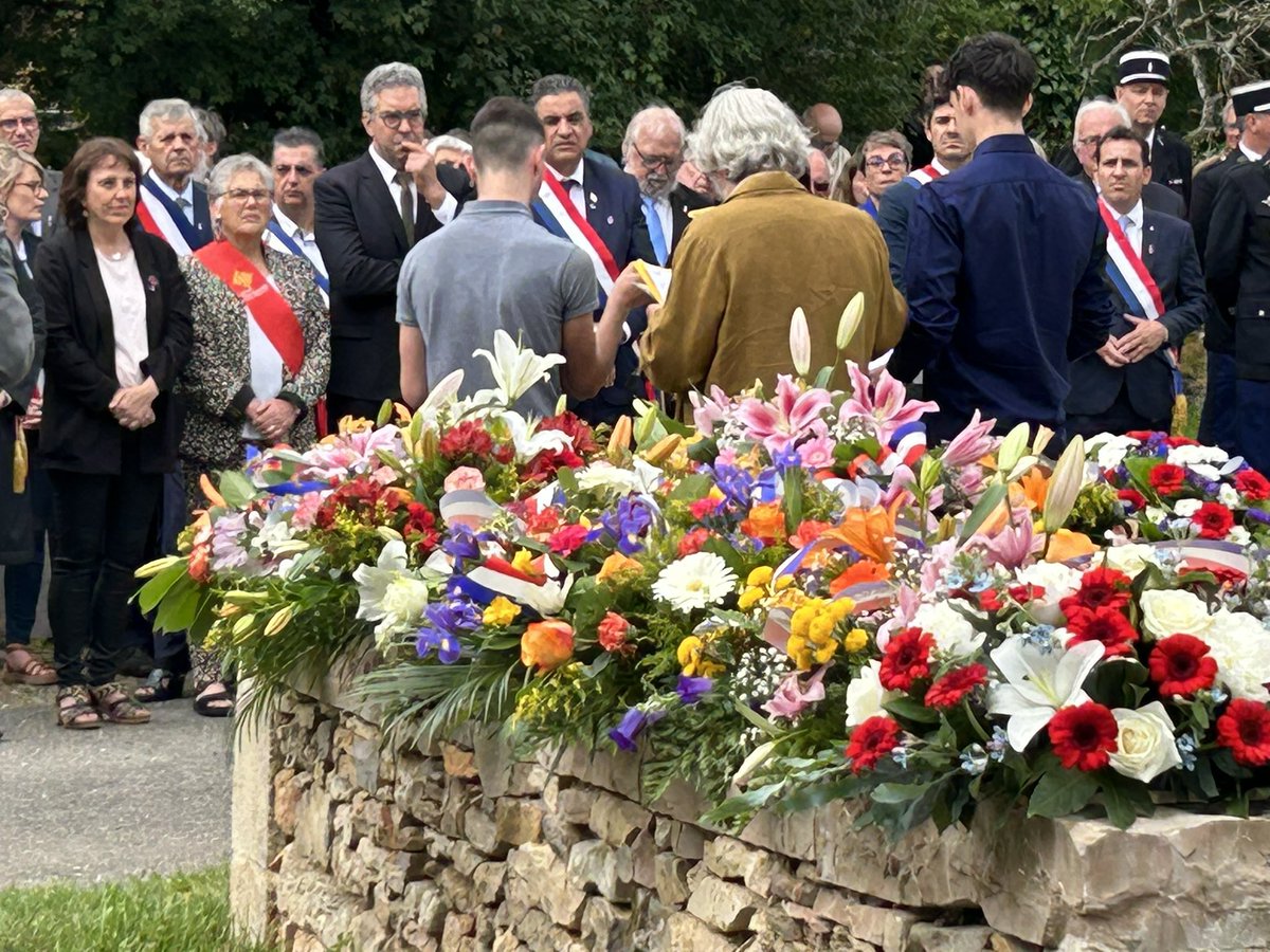🇫🇷 Hommage aux martyrs du village Gabaude
Honneur aux héros tombés face à l’extrême droite. Leur sacrifice inspire notre résistance contre la haine. Unis, poursuivons leur combat pour la justice et la liberté ! 🕊️✊
#Hommage #MartyrsGabaude #Résistance